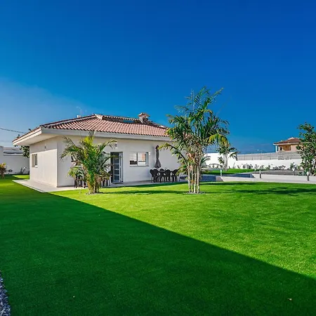 303 Casa Jardin Con Piscina Y Gran Jardin فيلة